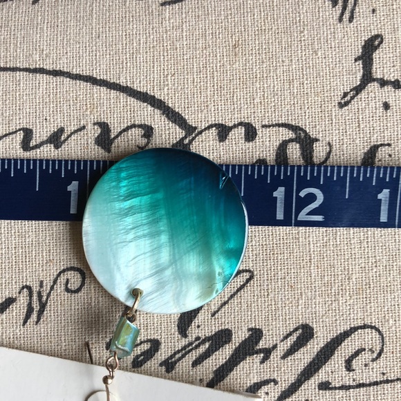 Fun Turquoise colored earrings - Picture 4 of 6